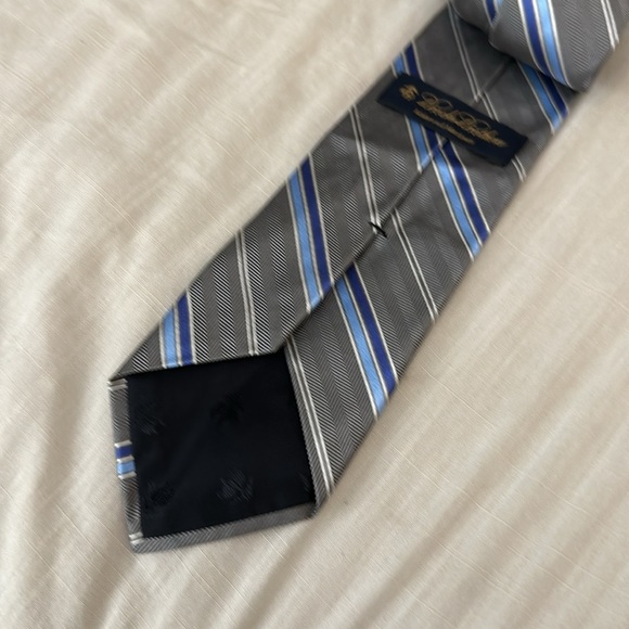 Brooks Brothers Silk Neck Tie Diagonal Stripes Silver Blue - Picture 3 of 4